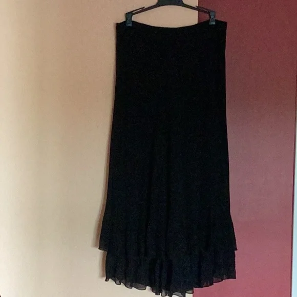 Carmen Marc Valvo Evening skirt, 100% silk, black with beautiful embroidery. - Picture 6 of 7